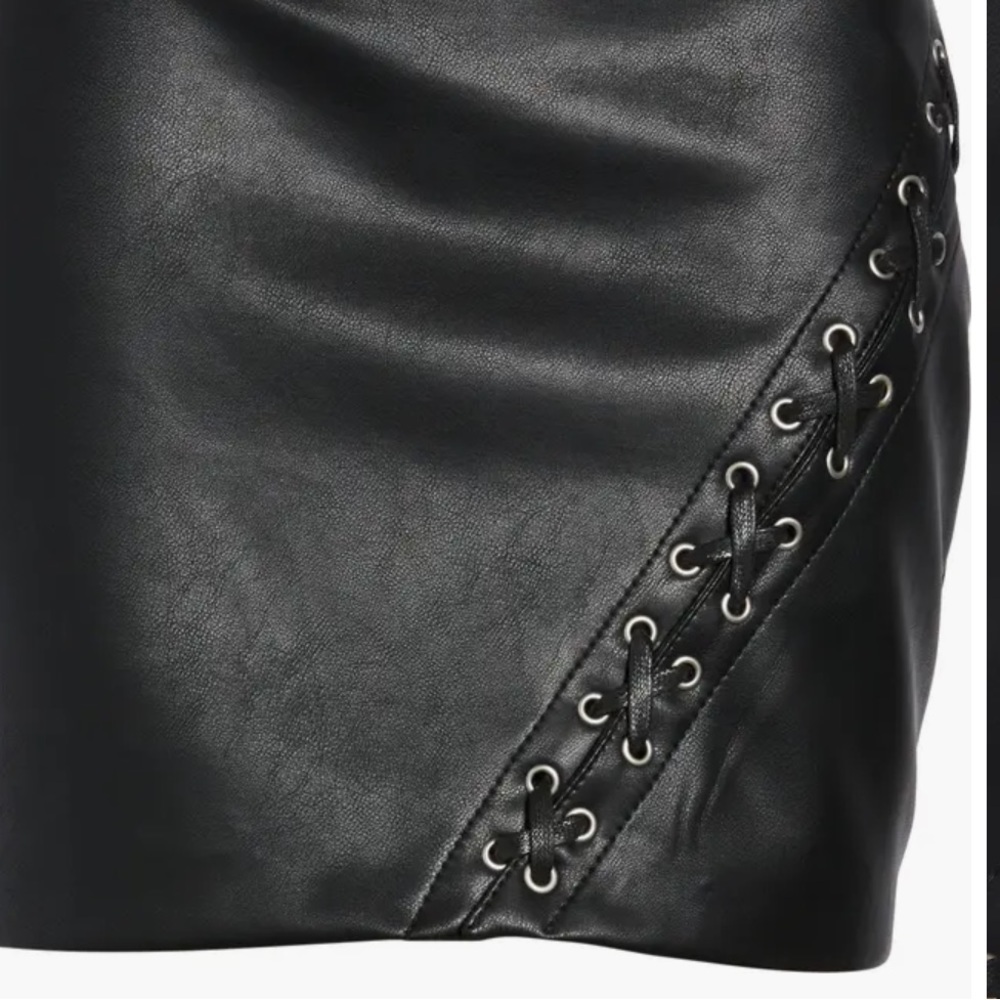 Blank NYC Vegan Leather Skirt Black Lace Up Pull On Faux Leather Mini Skirt NWT - Picture 3 of 5